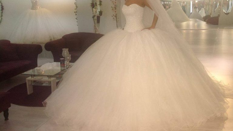 Make Your Dress Shine At Your Wedding